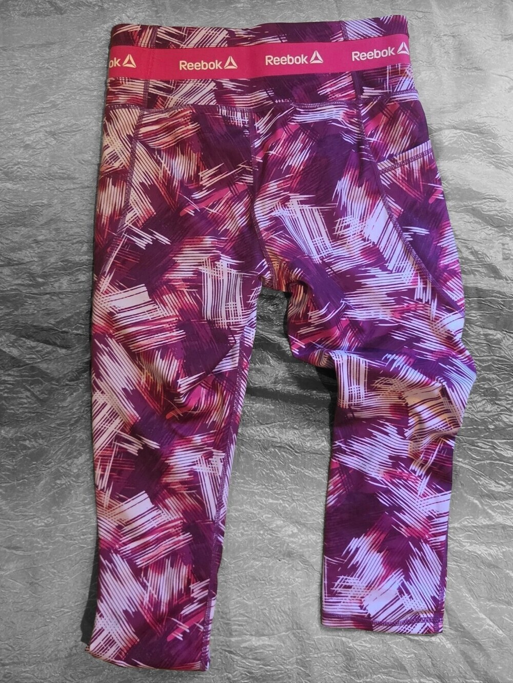 EUC REEBOK PURPLE, PINK, WHITE CAPRI WORKOUT PANTS WOMEN'S LARGE